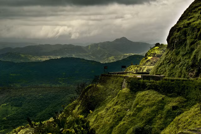 4. Dãy núi Ghat Tây (Ấn Độ).