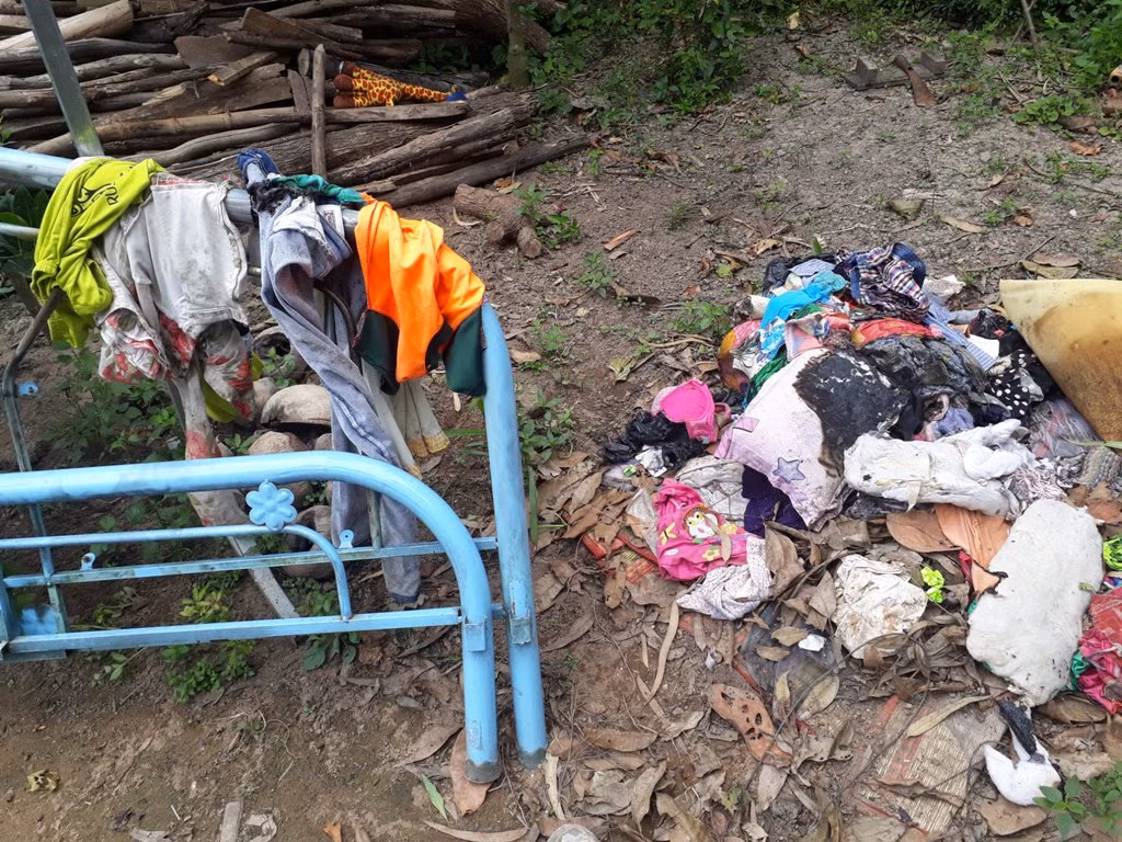 Nhiều vật dụng bị cháy đen. (Ảnh: Thanh Lâm).