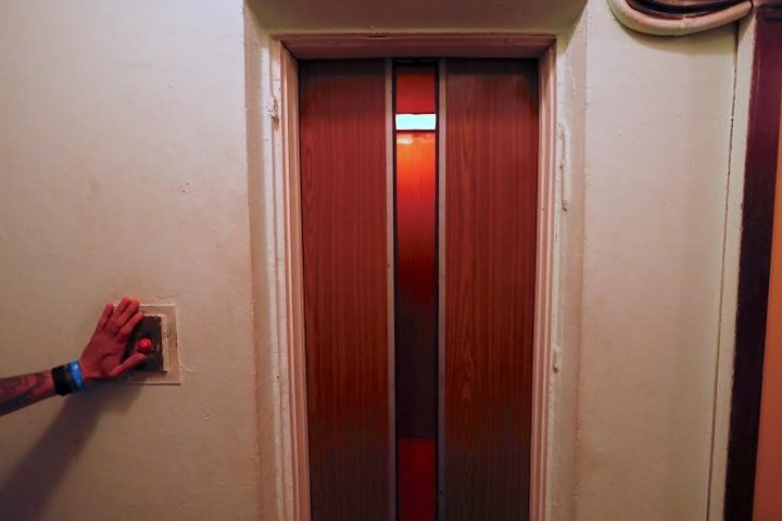 Thang máy. Ảnh: Reuters.