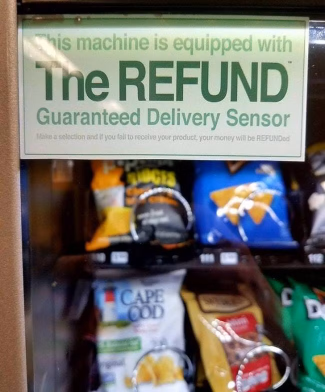Máy bán hàng tự động này sẽ hoàn trả lại tiền cho bạn nếu quá trình mua bán gặp trục trặc và bạn không nhận được thứ mình đã định mua.