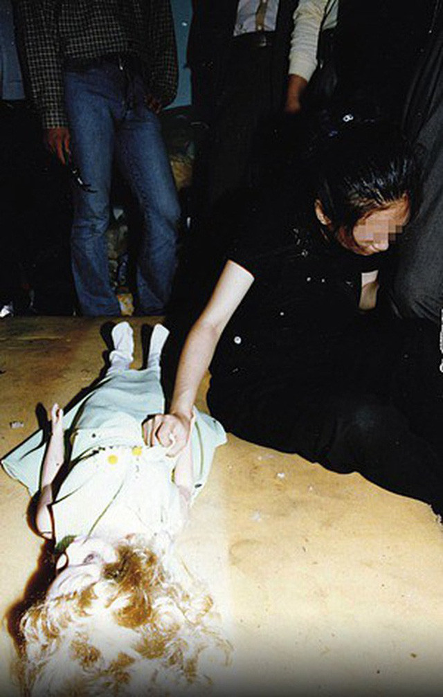 Jeon Hyun Joo được đưa đến hiện trường tái hiện lại quá trình giết chết bé Park.