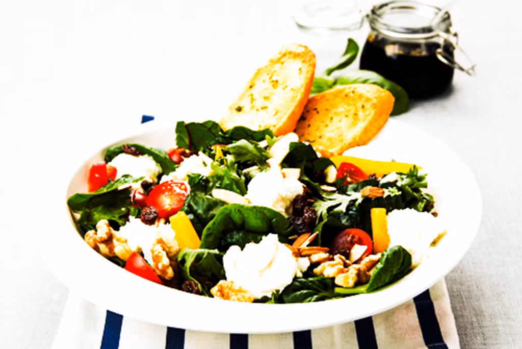 Ngoài ra, nếu muốn tiết kiệm chi phí, bạn có thể ăn ở quán Gomok, nơi có đồ ăn giá mềm hơn, khoảng 7.000-11.800 won một suất. Khách hàng có thể ăn tại nhà hàng hoặc gói mang đi để thưởng thức với người thân trên đường đi ngắm cảnh. Ảnh: Naminara.