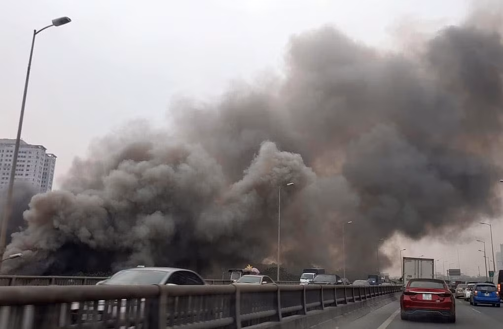 Đồng thời tiếp nhận thêm sự chi viện của Công an huyện Thanh Trì, công an quận Thanh Xuân, Hà Đông gần đó.