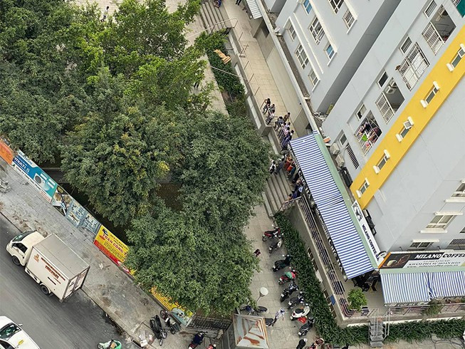 Hiện vụ Chi cục trưởng Thi hành án Dân sự quận Bình Tân rơi lầu tử vong đang được cơ quan chức năng điều tra, làm rõ.