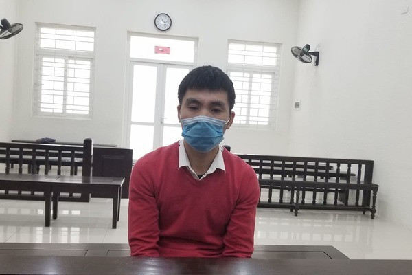  Người đàn ông tâm thần bị đánh đến chết: Ngày 28/7/2020, Phạm Văn Linh (SN 1981, ở Phú Xuyên, Hà Nội) đi uống rượu bia về qua đoạn xã Tri Thủy, huyện Phú Xuyên, thì thấy ông Doãn Văn Hùng (SN 1957, trú cùng địa phương). Sau đó, Linh bắt ông Hùng về nhưng ông Hùng không chịu về nên Linh đã hành hung nạn nhân tử vong. Hôm nay, TAND TP Hà Nội tuyên phạt Linh tử hình vì tội Giết người.