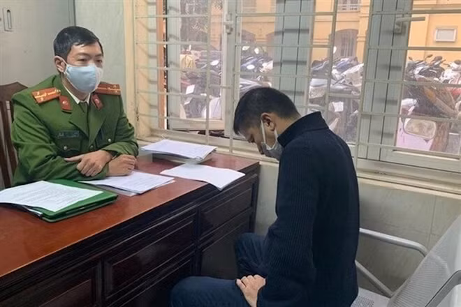 Tai xe danh nguoi gay rang khi bi nhac nho: Sao khong bi tam giam?