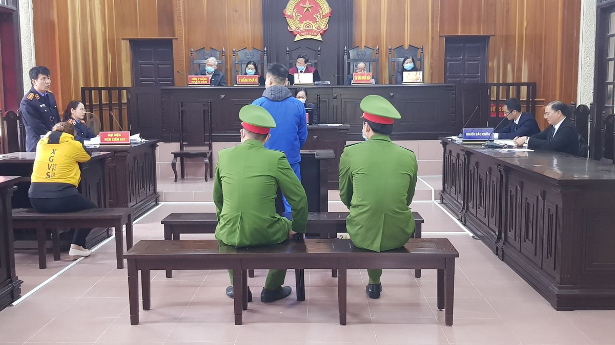 Thay vo voi dong nghiep trong nha, chong noi con ghen, linh 18 nam tu-Hinh-2