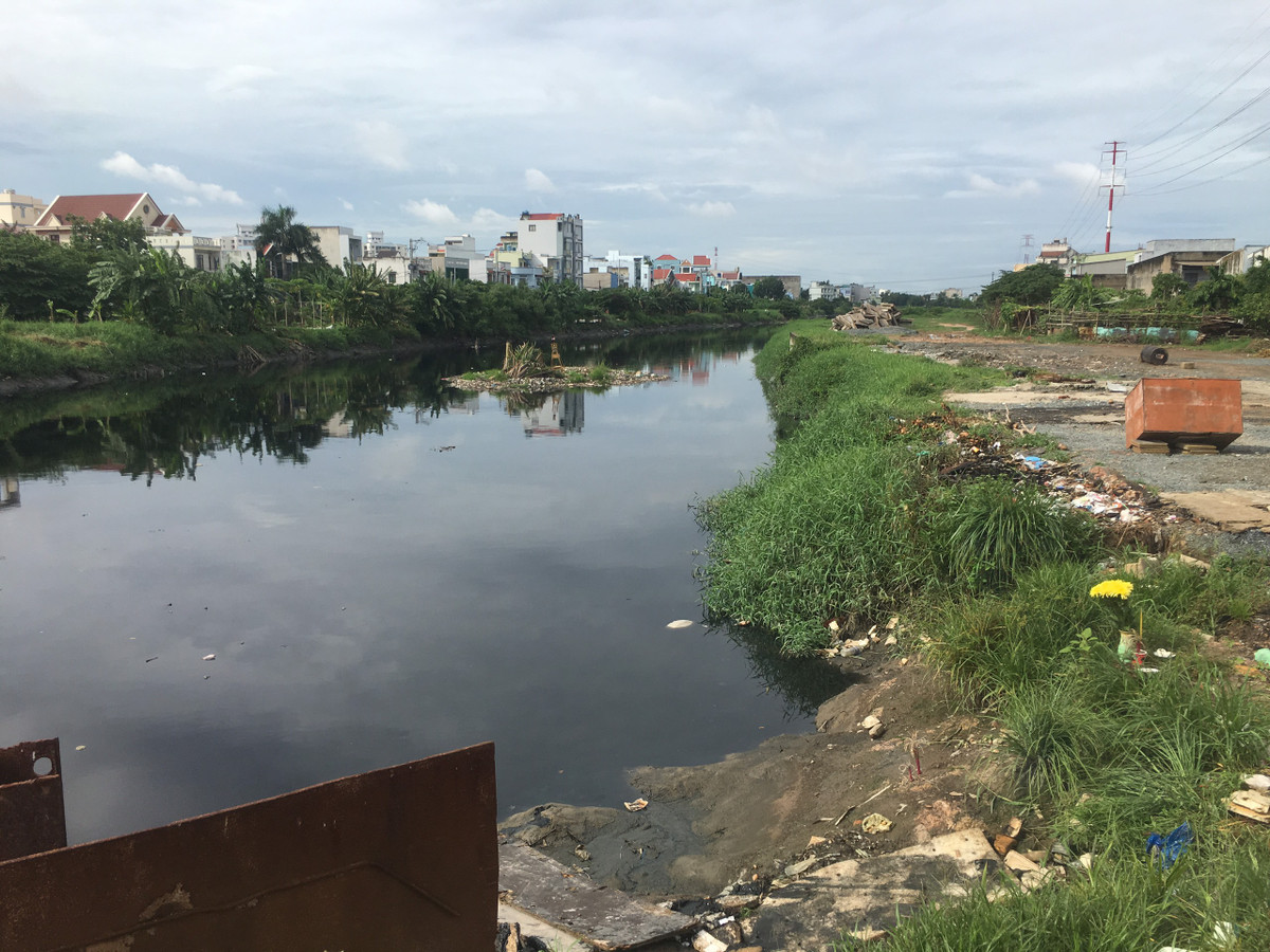 Hãi hùng phát hiện thi thể người phụ nữ dưới lòng kênh Hai hung phat hien thi the nguoi phu nu duoi long kenh