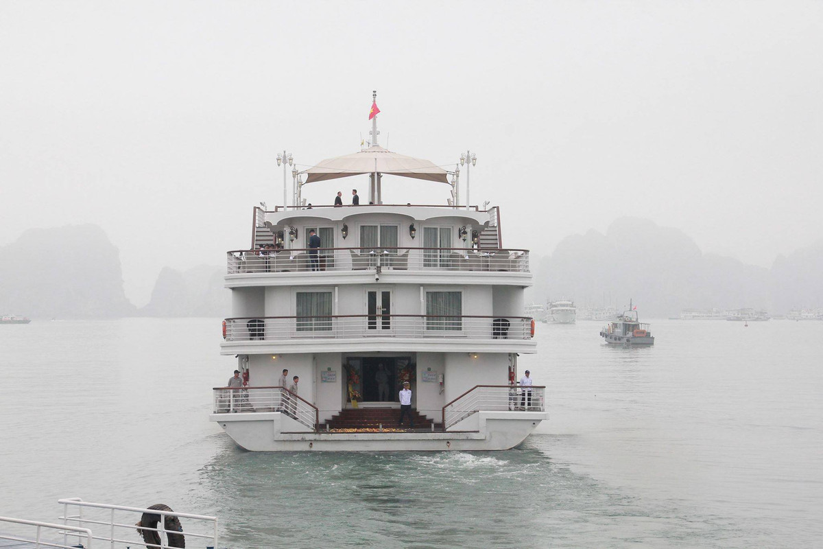 Trước đó, từ sáng ngày 26/2, tàu đã đỗ tại cảng để thực hiện công tác vệ sinh toàn bộ để phục vụ công tác đón tiếp đoàn.