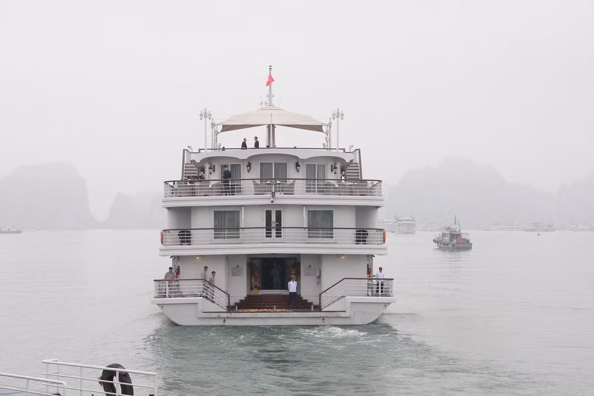 Trước đó, từ sáng ngày 26/2, tàu đã đỗ tại cảng để thực hiện công tác vệ sinh toàn bộ để phục vụ công tác đón tiếp đoàn.