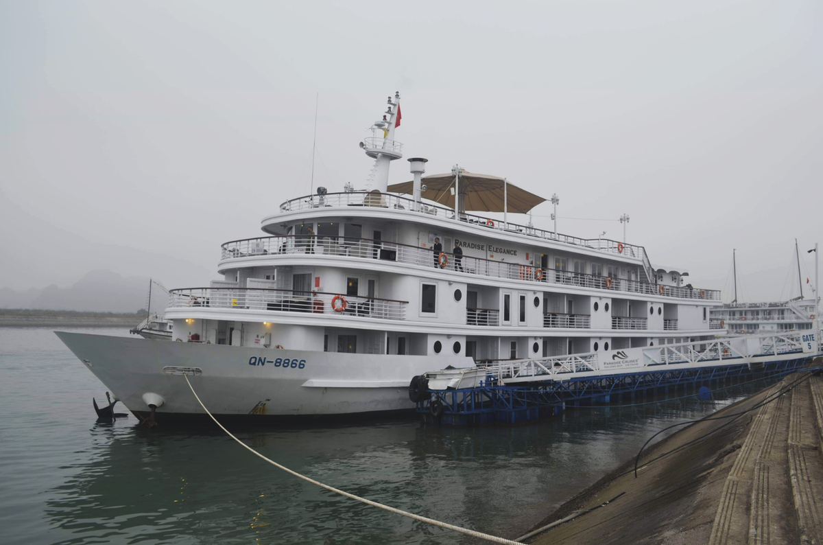 Trong chuyến công du đến Việt Nam tham dự hội nghị thượng đỉnh Mỹ - Triều Tiên, đoàn lãnh đạo cấp cao Triều Tiên đã đến tham quan vịnh Hạ Long (tỉnh Quảng Ninh) vào sáng ngày 27/2.