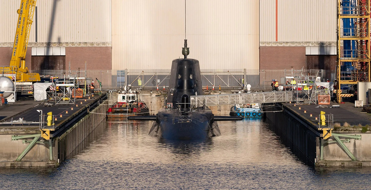 Tàu được hạ thủy sau 14 năm chế tạo bởi BAE System. BEA System là nhà thầu được giao đóng mới 2 tàu ngầm lớp Astute 5 và 6 với chi phí không được công khai. Ảnh: ationalinterest.