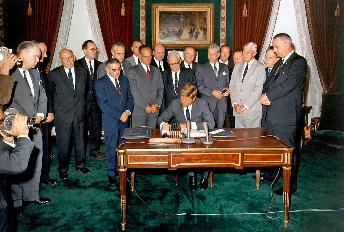 The gioi da chung kien bao nhieu qua bom hat nhan duoc kich no?-Hinh-3