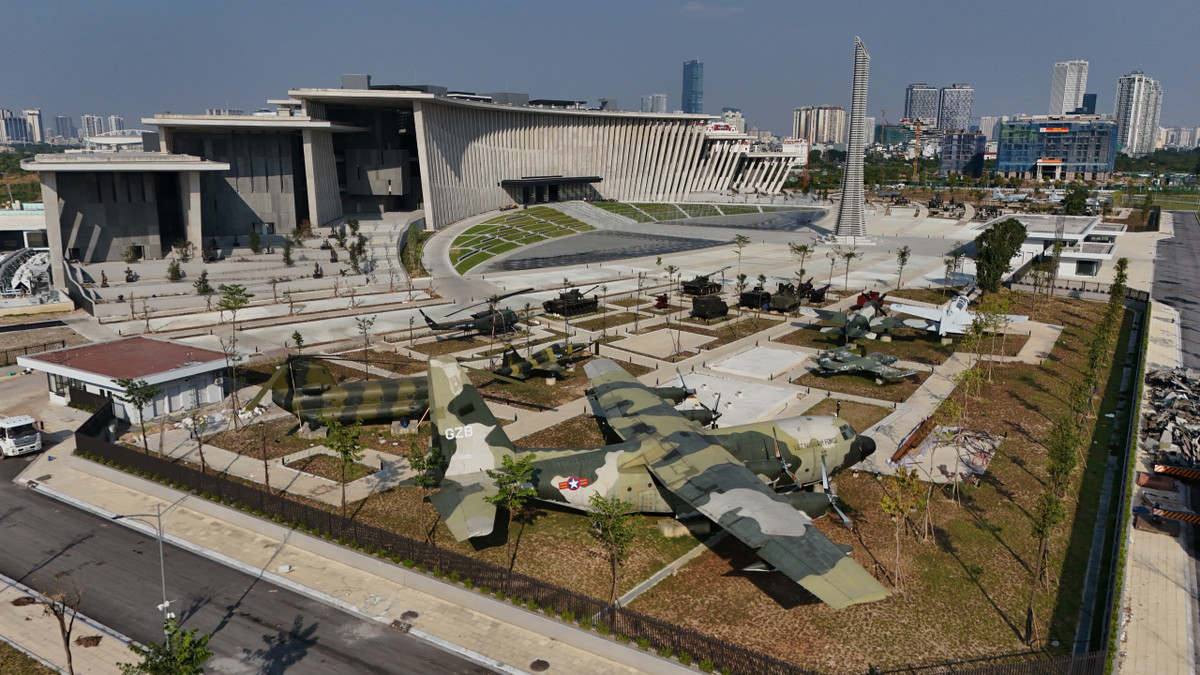 Bảo tàng mới được xây dựng với thiết kế hiện đại, nhiều công năng, kiến trúc Bảo tàng không chỉ đơn thuần là một công trình trưng bày về lịch sử chiến tranh, mà còn tạo một không gian chung để khách tham quan tương tác và trải nghiệm về cuộc đấu tranh giành độc lập dân tộc của Quân đội nhân dân Việt Nam anh hùng.