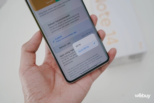 Ngoài khả năng hiển thị màu sắc cực kỳ nịnh mắt thì màn hình này còn có tần số quét cao lên tới 120Hz, cho trải nghiệm thị giác mượt mà.