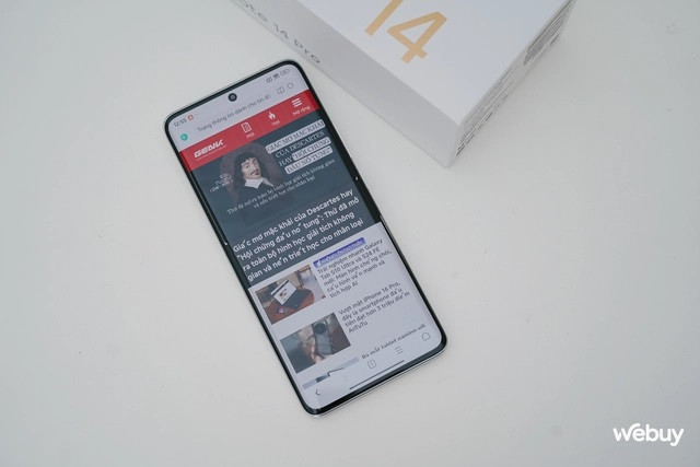 Ở mặt trước, Redmi Note 14 Pro trang bị một màn hình kích thước 6,67 inch, sử dụng tấm nền AMOLED cao cấp với độ phân giải 1,5K. Đây là màn hình 12-bit màu, có thể hiển thị được hơn 68 tỷ màu sắc khác nhau đồng thời có độ sáng lên tới 3.000 nits.