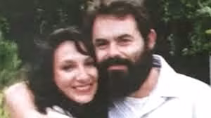 Một giả thuyết đáng chú ý là vợ ông, Teresa, có liên quan đến vụ này, có thể là do ghen tuông hoặc được thuê để khiến ông biến khỏi Trái đất. Cơ sở của nghi vấn này dựa vào việc chính Teresa cũng biến mất đúng một năm sau khi Grinberg mất tích. Ảnh: The book of Jacob