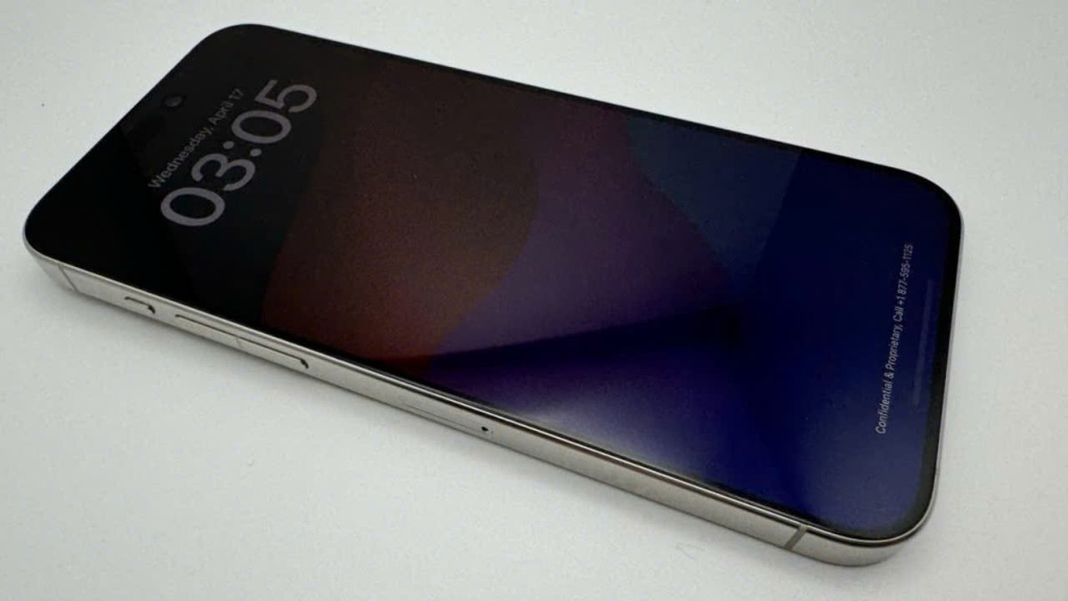 Điều này hoàn khả thi, bởi các kỹ sư của hai dự án Atlas và Bongo năm ngoái cũng có những phương án tương tự cho một nguyên mẫu iPhone 15, trong đó họ đã gọp cụm 2 nút tăng/giảm âm lượng bên cạnh nút Action.