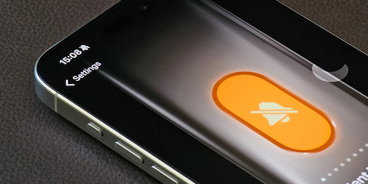 Tuy nhiên, nó không quá phức tạp như nhiều người vẫn nghĩ. Được giới thiệu trên iPhone 15 Pro và giờ là toàn bộ dòng iPhone 16, nút Action đương nhiên được nhiều người dùng mặc nhiên thay thế nút gạt và dùng nó để tắt/mở chuông. Ảnh: Apple Insider