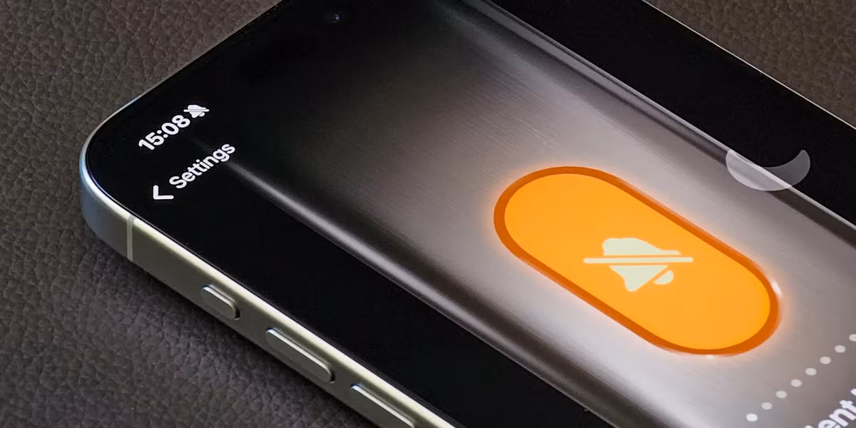 Tuy nhiên, nó không quá phức tạp như nhiều người vẫn nghĩ. Được giới thiệu trên iPhone 15 Pro và giờ là toàn bộ dòng iPhone 16, nút Action đương nhiên được nhiều người dùng mặc nhiên thay thế nút gạt và dùng nó để tắt/mở chuông. Ảnh: Apple Insider