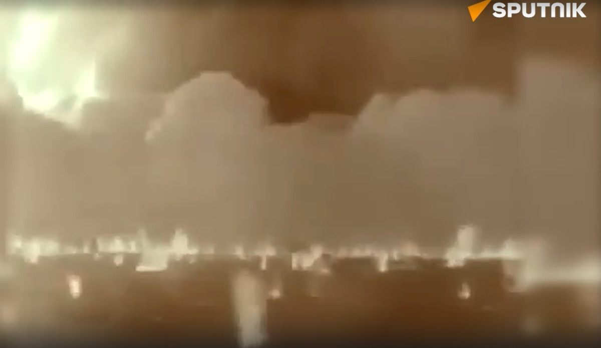 Ngoài ra, vụ nổ còn liên tiếp tạo ra hàng loạt vụ nổ thứ cấp. Tuy nhiên số các tàu mục tiêu khác cơ bản không bị hư hại nhiều. Kết quả của các cuộc thử nghiệm, người ta kết luận rằng nếu các tàu được bố trí chính xác ở khoảng cách lớn với nhau, kẻ thù sẽ không thể đánh chìm nhiều hơn một tàu bằng ngư lôi hạt nhân. Ảnh Sputnik