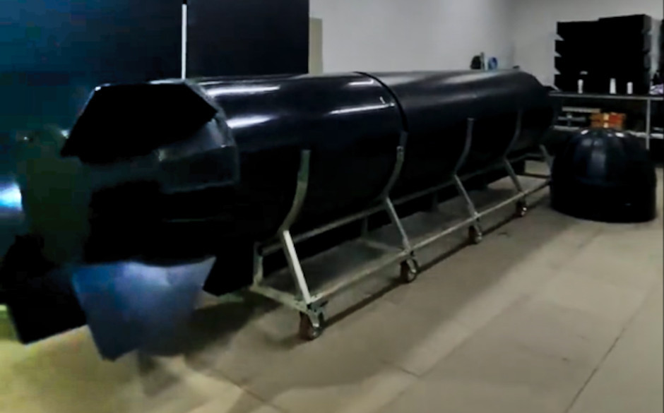 Marichka là một phương tiện ngầm tự hành lớn (AUV). Phương tiện cơ bản dài 6m và rộng 1m. Kết cấu bằng kim loại với toàn bộ hoặc hầu hết thân tàu là bình chịu áp suất. Nó được dùng để chống tàu, chống cầu, thu thập thông tin tình báo và vận chuyển trong phạm vi 1.000 km.