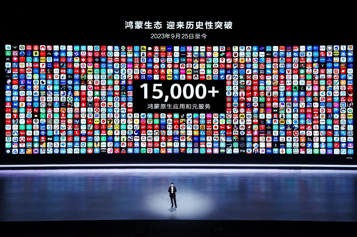 Một trong những lo ngại lớn nhất về HarmonyOS NEXT là vấn đề hỗ trợ ứng dụng gốc. HarmonyOS NEXT không còn dựa trên Android, do đó, thư viện ứng dụng gốc không phong phú. Tuy nhiên, Huawei khẳng định đã có hơn 15.000 ứng dụng gốc được hỗ trợ bởi hệ điều hành mới này.