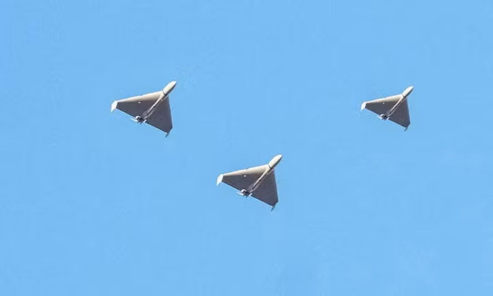 Chức năng lơ lửng này cho phép UAV Cube hoặc một nhóm UAV Cube phối hợp và tấn công đồng thời theo lệnh. Dù bay ở độ cao lớn hay thấp thì UAV cảm tử Cube đều phóng ra lượng thuốc nổ chính xác, khiến nó trở thành một công cụ đáng gờm trong kho vũ khí của Nga. Ảnh: Defender Rostec.