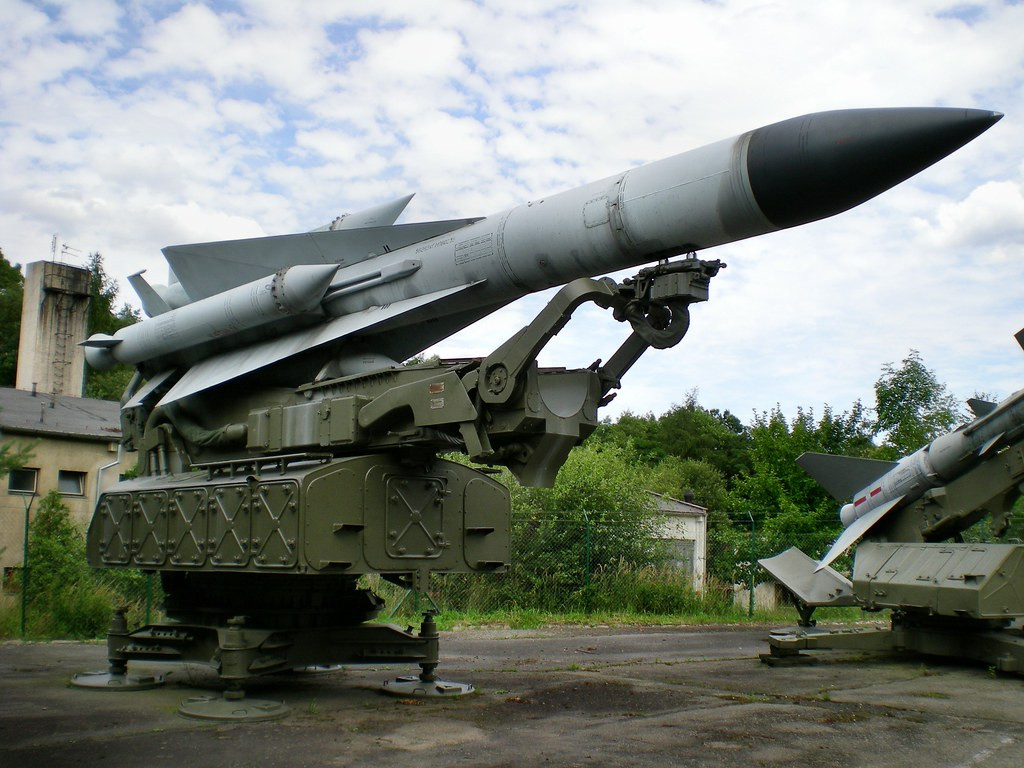 Ukraine đã bắn một số tên lửa đất đối không SA-5 GAMMON ('S-200') thời Liên Xô cũ trong vai trò là tên lửa đất đối đất. Tuy nhiên, tên lửa này độ chính xác lại không cao, nên Ukraine chỉ sử dụng khi kho tên lửa của nước này cạn kiệt.