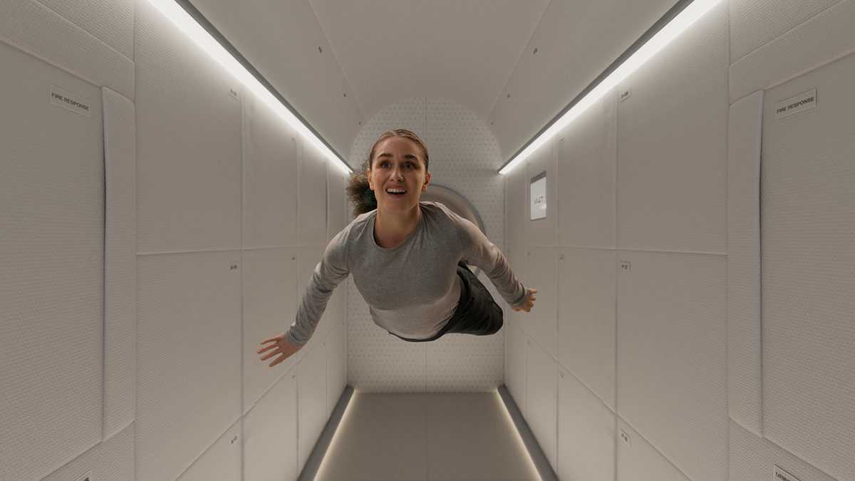 Ở phía đối diện với sảnh chung là một hành lang lưu trữ, tại đây bố trí nhiều ngăn chứa riêng biệt cho từng cá nhân cũng như một số nhu yếu phẩm cần thiết khác. Đây cũng là lối vào khi du khách được vận chuyển đến bằng tàu của hãng SpaceX.