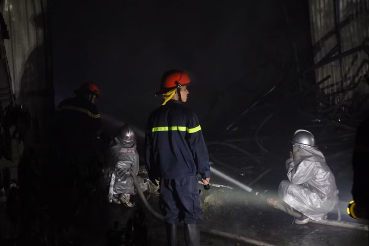 Được biết, kho chứa đồ chơi nhựa rộng hàng trăm mét vuông.