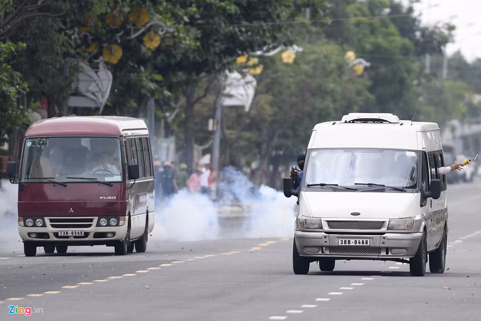 Ngoan muc canh sat, dac cong danh bat khung bo tren song Han