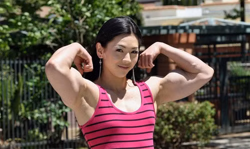 Tai sao phu nu khong co bap cuon cuon nhu dan ong