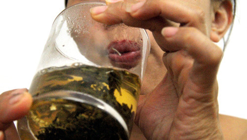 Nuoc uong gay ung thu khi o nhiet do qua nong