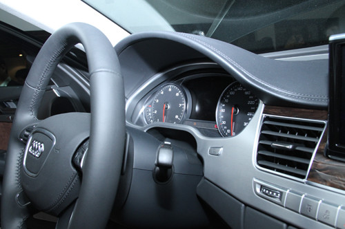 Dieu hoa xe oto co mui hoi vi tam loc ban