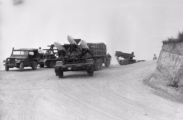 Thực tế các lo ngại của Mỹ là không có cơ sở, KQND Việt Nam thời bấy giờ ít có khả năng thực hiện các cuộc không kích vượt qua được vĩ tuyến 17. Thế nên, các khẩu đội Hawk này thực tế chưa bao giờ phải tham chiến. Cũng không có ghi nhận thời gian chúng rút khỏi chiến trường Việt Nam.