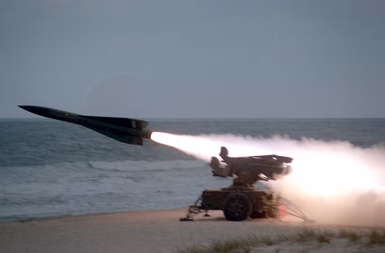 Tên lửa được trang bị động cơ rocket nhiên liệu lắn đạt tầm bắn từ 2-25km, độ cao bắn hạ mục tiêu từ 60m tới 11.000m.