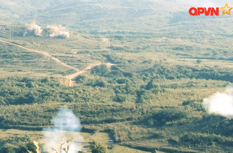 Những phát pháo chuẩn xác như “tên lửa thông minh”.