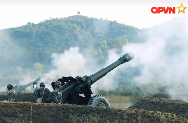 Hiện nay và trong tương lai gần, hỏa lực pháo binh tiếp tục là hỏa lực mặt đất chủ yếu của quân đội ta và hỏa lực chủ yếu của lục quân. Ảnh: Lựu pháo D20 152mm nã pháo tấn công.