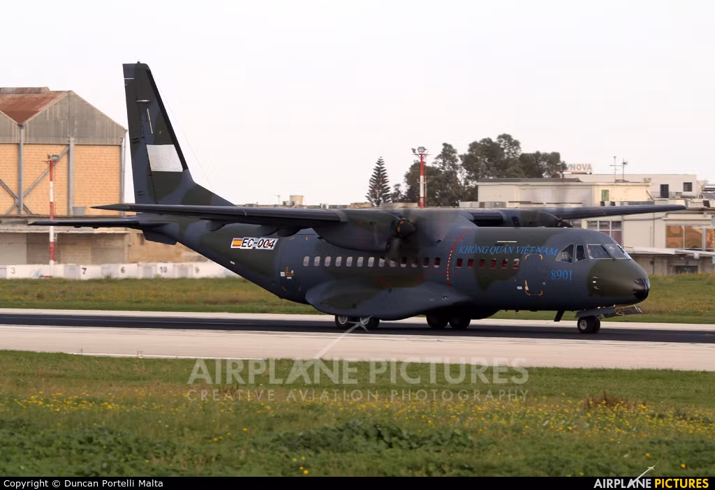 C-295 là máy bay vận tải quân sự chiến thuật hai động cơ được sản xuất bởi hãng Airbus Defence &amp; Space ở Tây Ban Nha, đơn giá một chiếc ước tính 28 triệu USD.