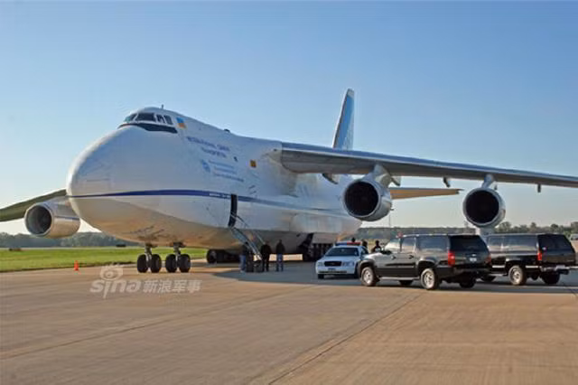Trong ảnh, máy bay vận tải An-124 Ruslan của Ukraine chịu trách nhiệm không vận hai chiếc Su-27 tới Mỹ.