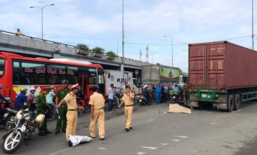 TP HCM: Khiep dam tai nan lien tiep o nut giao 