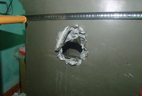 Duc ket sat trom vang cua me vo, bi vo tom gon