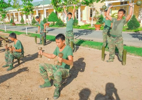 Khu tập tạ 25kg và 5kg.