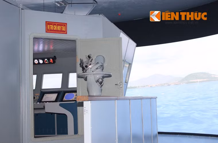 Cabin chỉ huy nhìn từ bên ngoài.