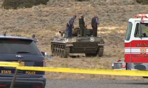 Xe tang phat no o My, 2 nguoi chet