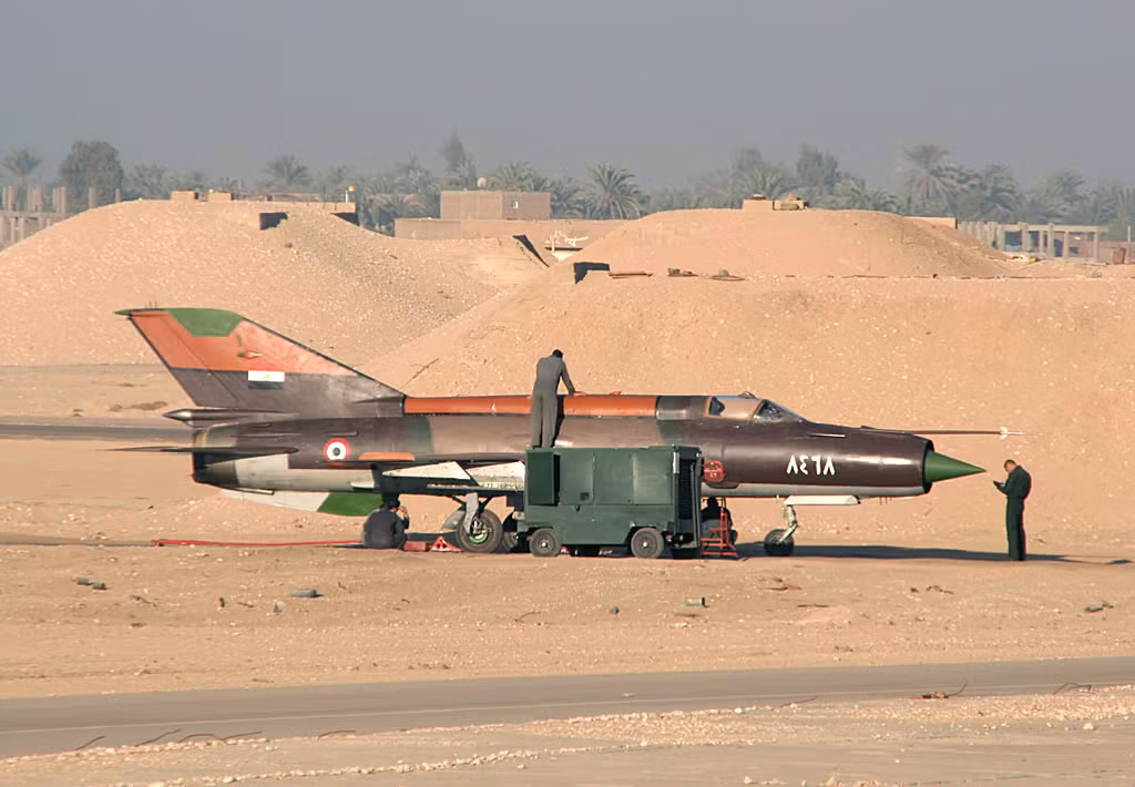 Không quân Syria hiện có trong biên chế khoảng 160 chiếc chiến đấu cơ MiG-21 thuộc các biến thể MF/bis (tiêm kích đánh chặn); U/UM (huấn luyện hai chỗ ngồi) và R (trinh sát).