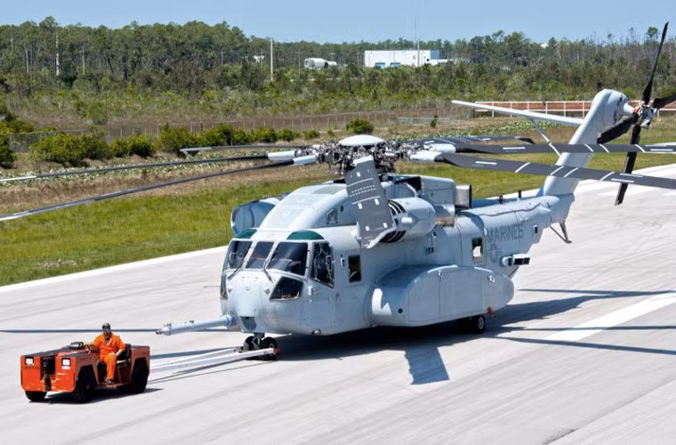 Trực thăng vận tải lớn nhất Mỹ CH-53K King Stallion là biến thể mới nhất của dòng trực thăng CH-53 được Sikorsky phát triển từ những năm 1960. Dự kiến, máy bay sẽ đi vào phục vụ trong Không quân Thủy quân Lục chiến Mỹ từ năm 2018.