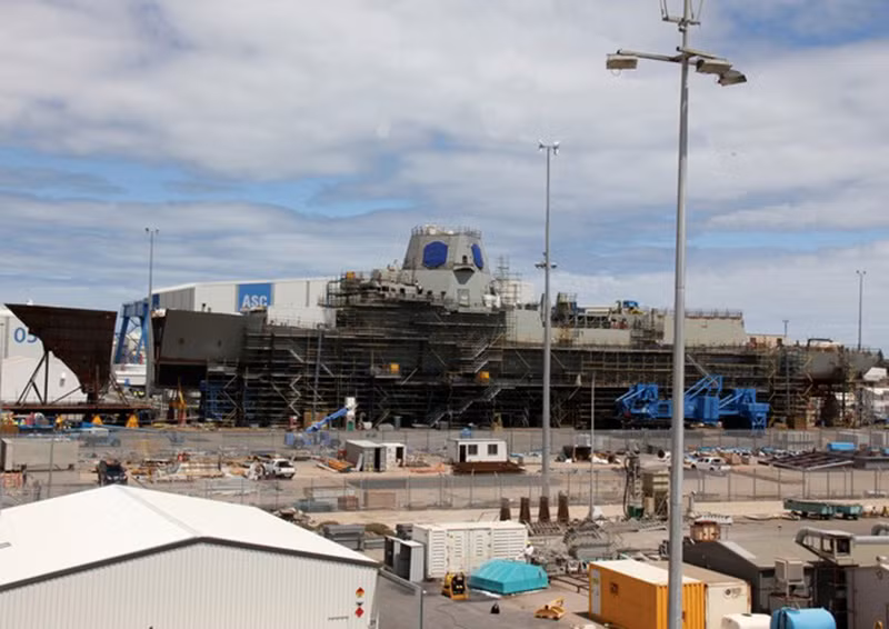 Nhận thấy sự ưu việt của lớp khu trục hạm Arleigh Burke, một số quốc gia đồng minh của Mỹ cả trong và ngoài NATO như Nhật Bản, Hàn Quốc, Australia, Tây Ban Nha, Na Uy đã mua lại thiết kế để sản xuất ra những phiên bản Aegis của riêng mình. Ngoài ra, Trung Quốc thì mô phỏng lại theo cách “vi phạm bản quyền”.