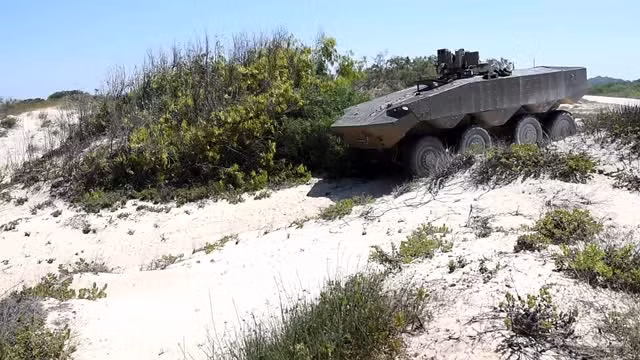 Các hình ảnh và clip được công bố cho thấy, nguyên mẫu dòng xe bọc thép chở quân Eitan trang bị bệ điều khiển hỏa lực tự động Samson Mini gắn súng máy hạng nặng. Chuẩn tướng Baruch Matzhliah cho hay, nguyên mẫu đã bắt đầu hàng loạt thử nghiệm trong những ngày gần đây.